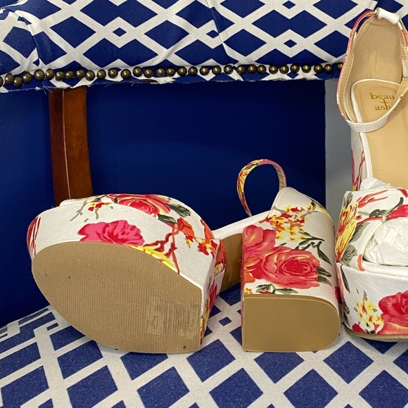 White floral high platform heel ankle strap wedge sandals Sz 10 shoe dazzle - Picture 5 of 9